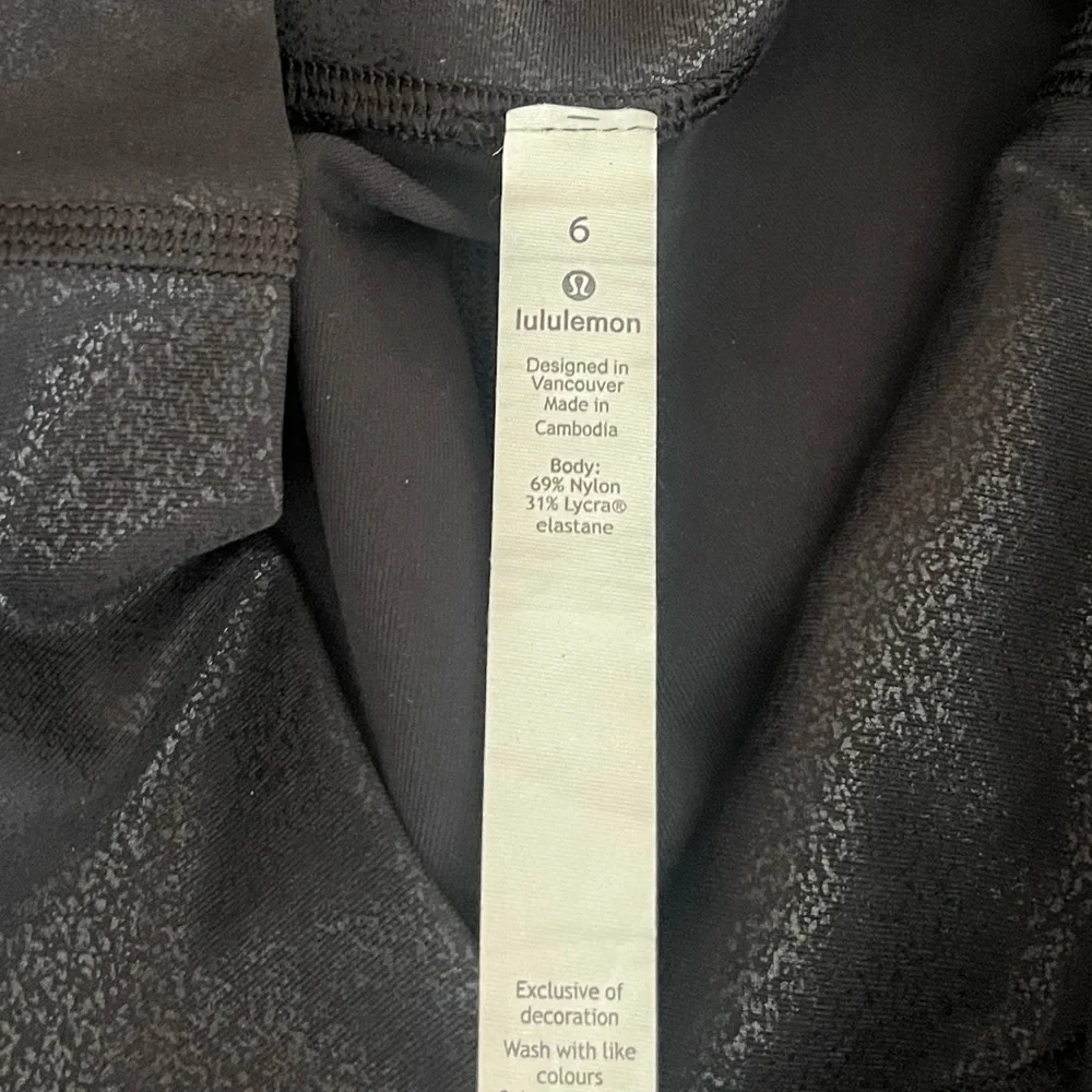 {Lululemon} Wunder Under High-Rise Tight 28" Leggings in Foil Print Black - 6 - Picture 10 of 11